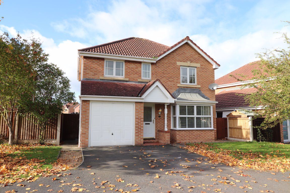 4 bed detached house to rent in Watermans Walk, Carleton Grange