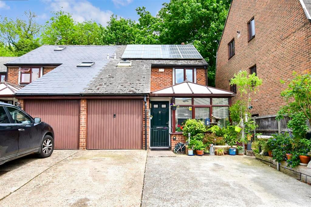 3 bed semidetached house for sale in Margetts Place, Upnor, Rochester