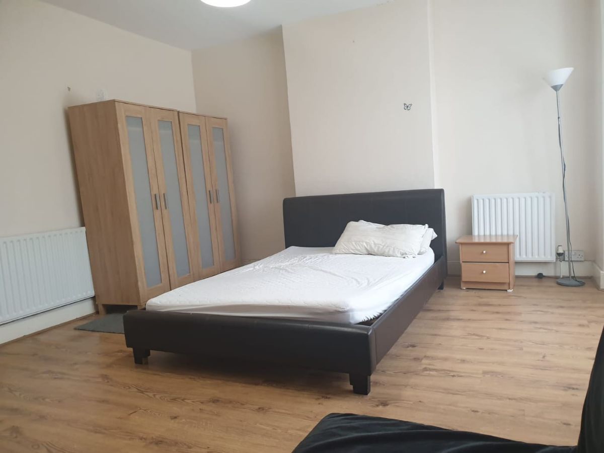 Room to rent in Broughton Road, Thornton Heath CR7 Zoopla