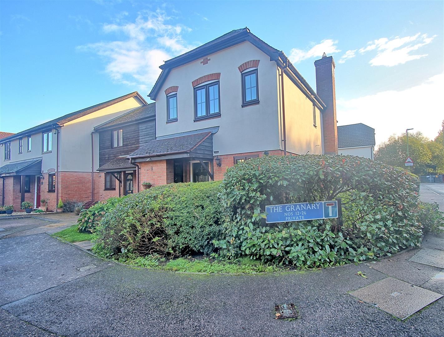 3 bed end terrace house for sale in The Granary, Stanstead Abbotts