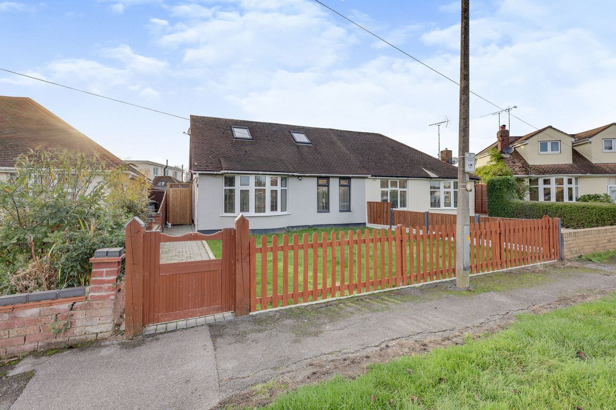 2 bed bungalow for sale in Clyde Crescent, Rayleigh SS6 Zoopla
