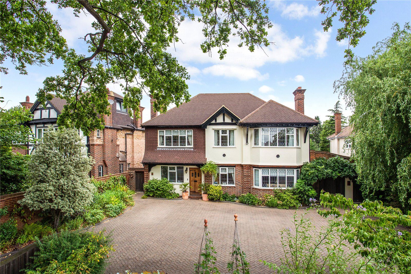 5 bed detached house for sale in Rydens Road, WaltonOnThames, Surrey