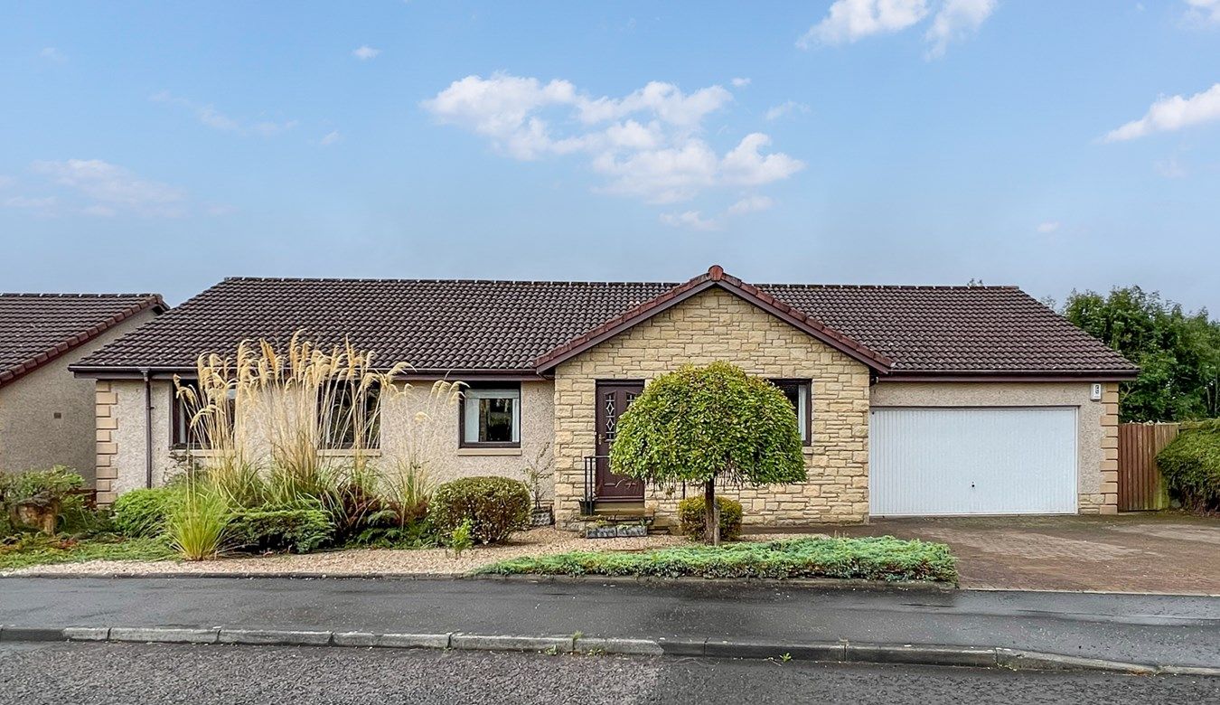 4 bed bungalow for sale in Queen Margaret Fauld, Dunfermline KY12 Zoopla