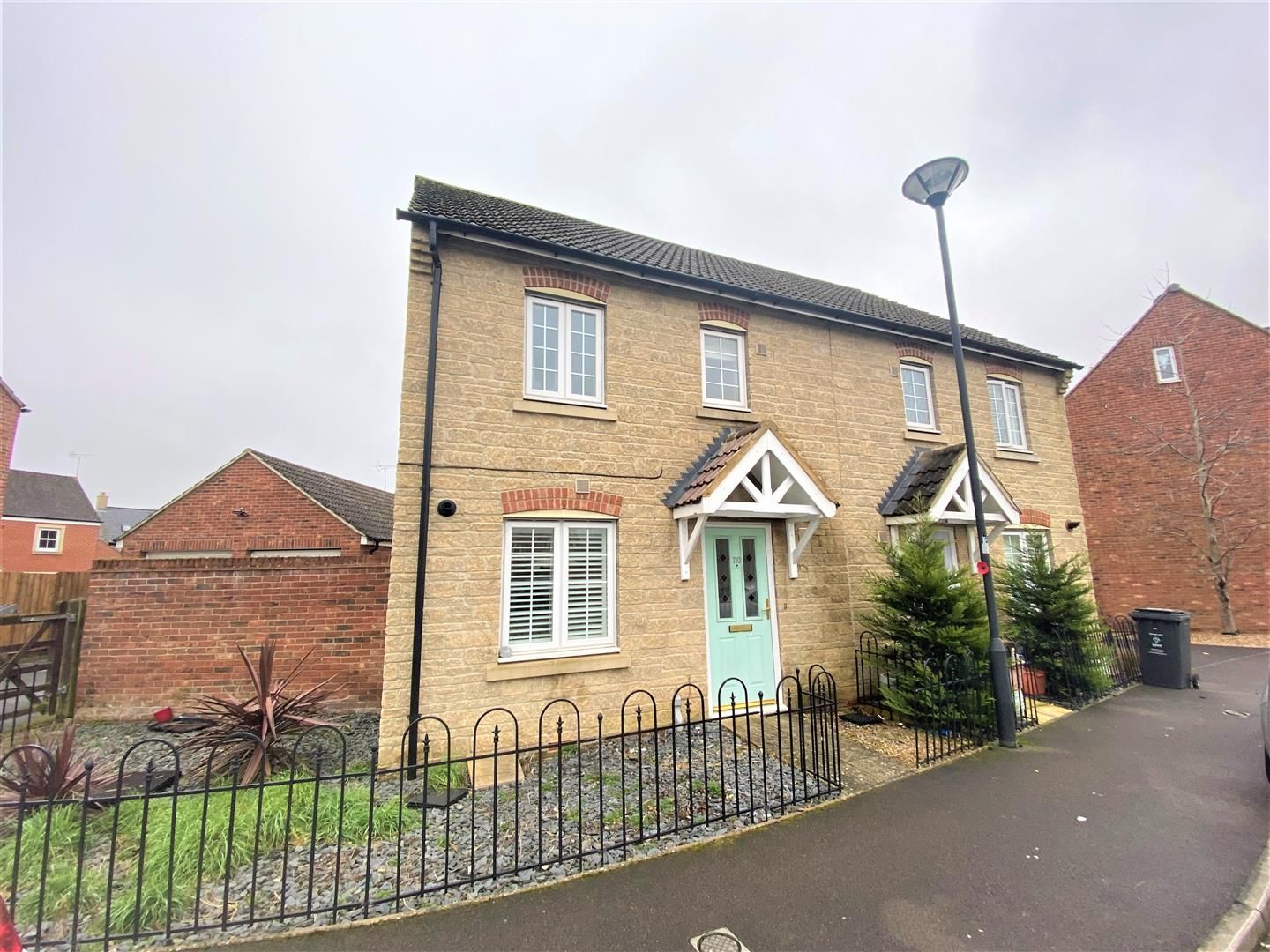 3 bed semidetached house for sale in White Eagle Road, Haydon End