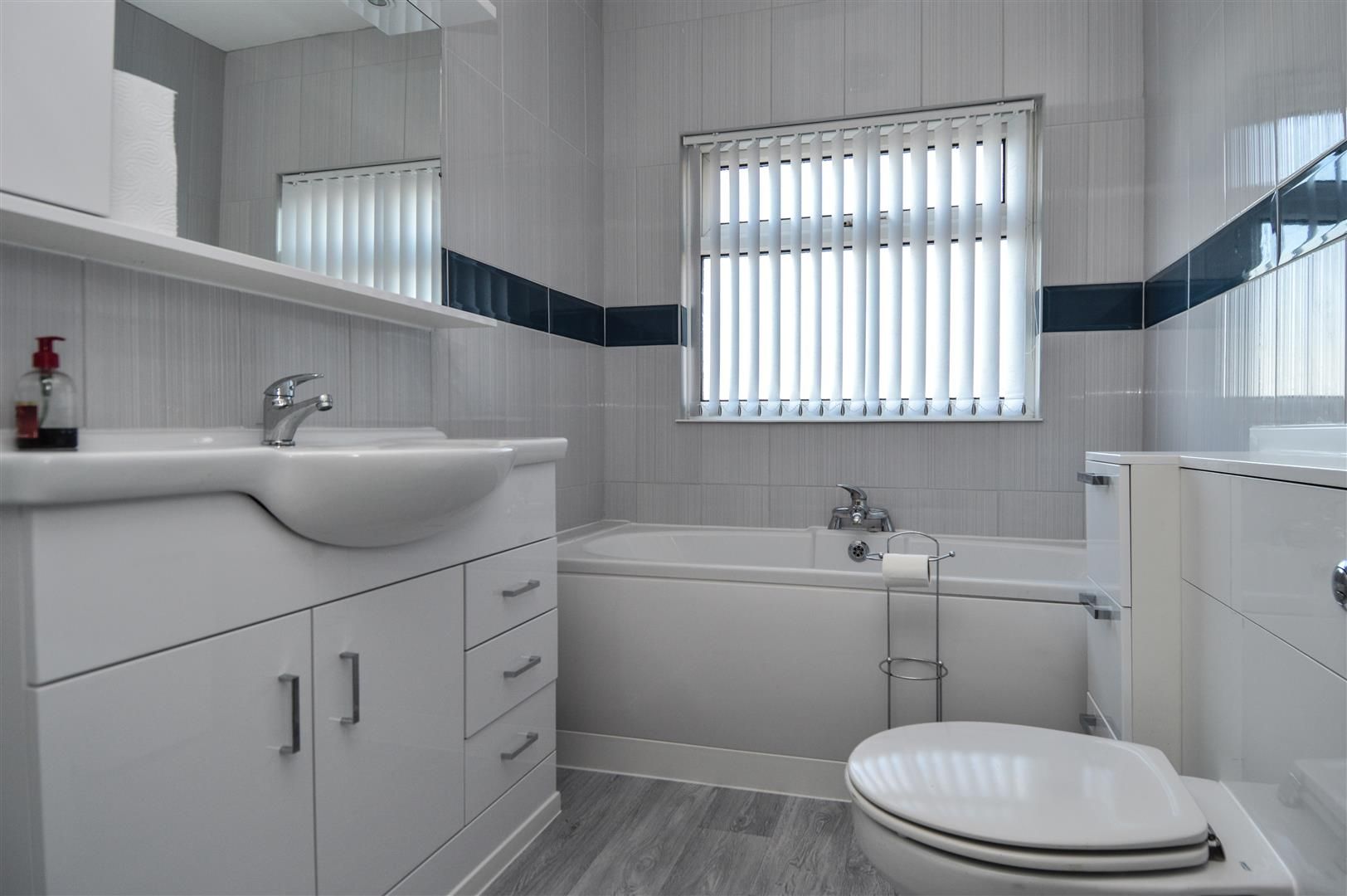 4 bed semidetached house to rent in Glenwood Road, Kings Norton, Birmingham, West Midlands B38