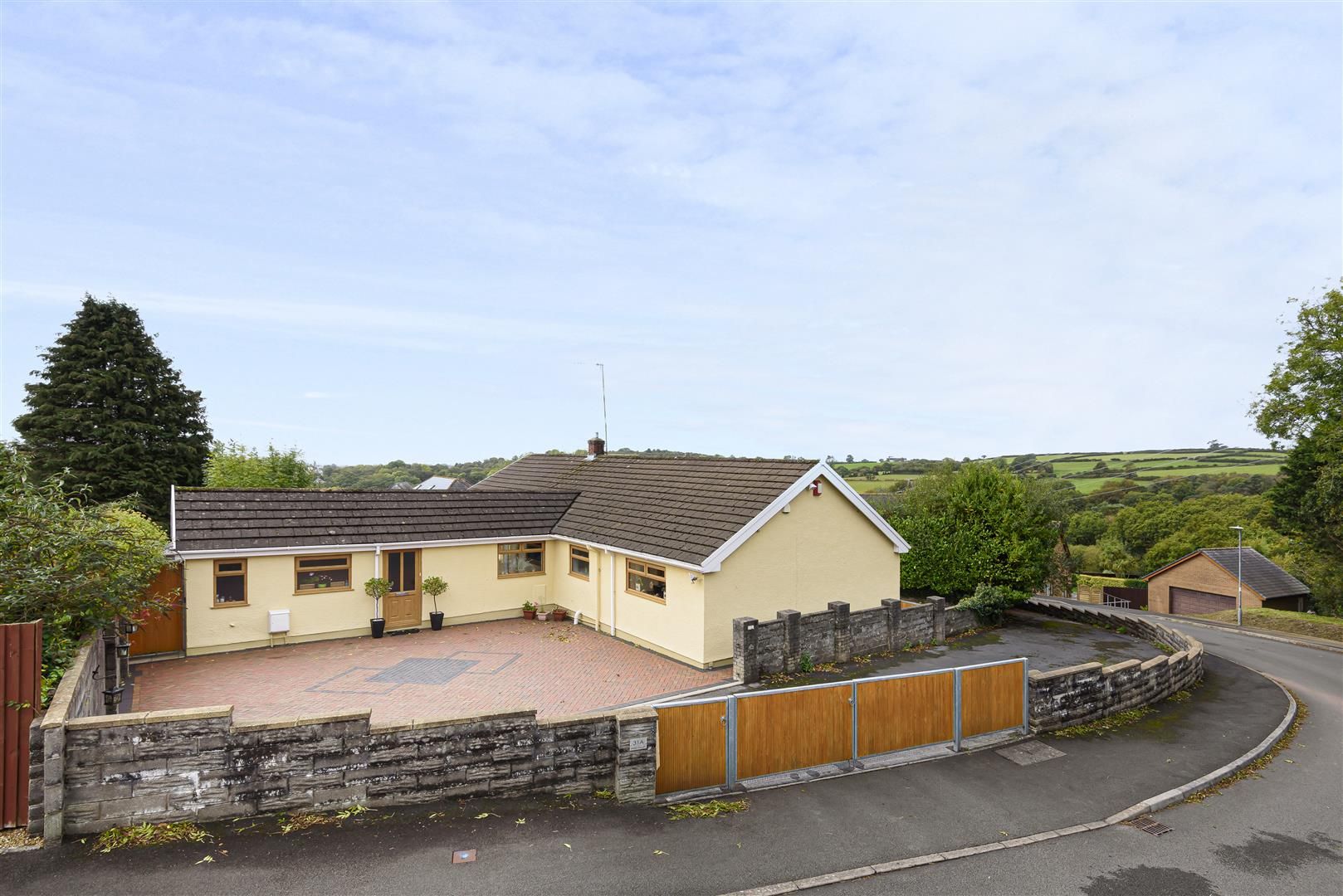 3 bed detached bungalow for sale in Swiss Valley, Llanelli SA14 Zoopla