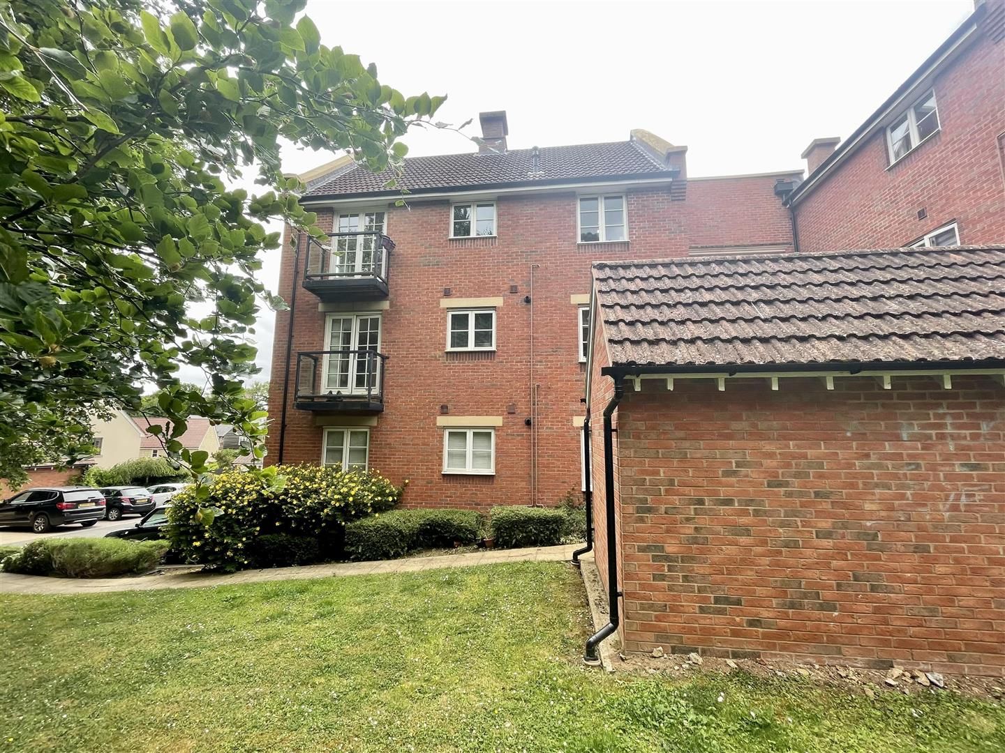 2 bed flat for sale in Alexandra Close, Dursley GL11 Zoopla