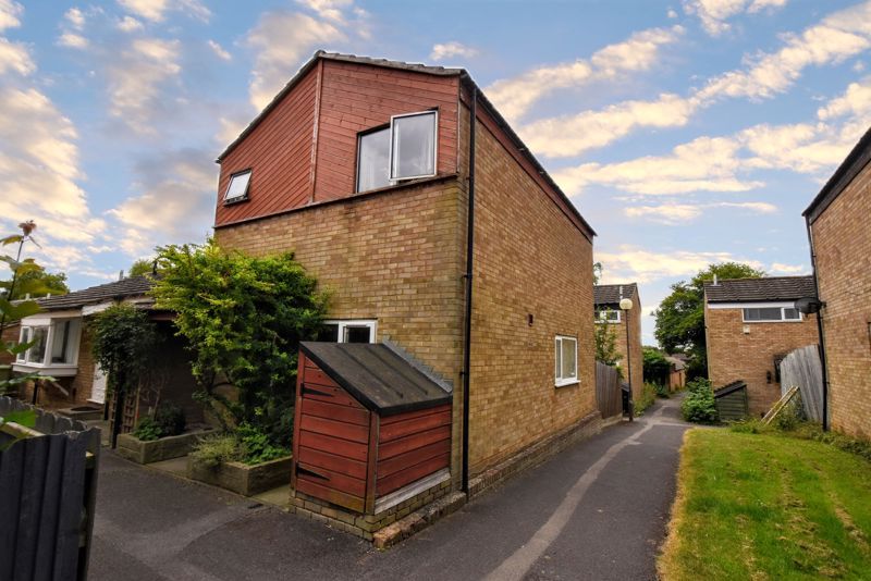 3 bed end terrace house for sale in Buckingham Gate, Eaglestone, Milton