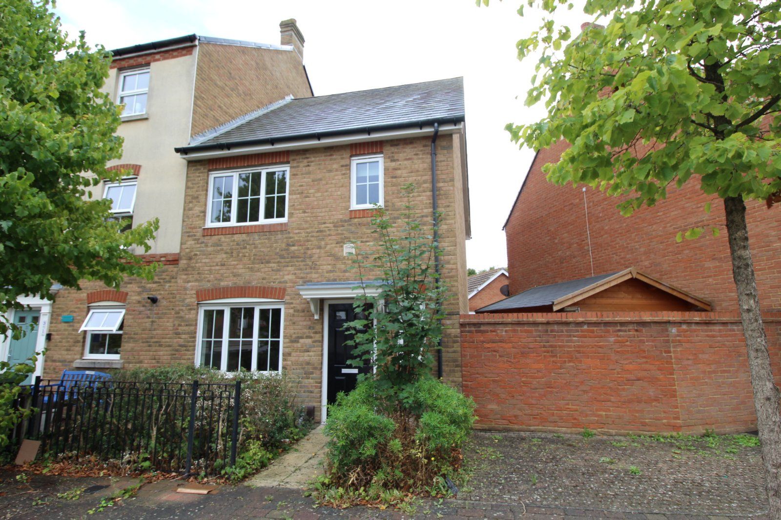 3 bed end terrace house for sale in Violet Way, Kingsnorth, Ashford