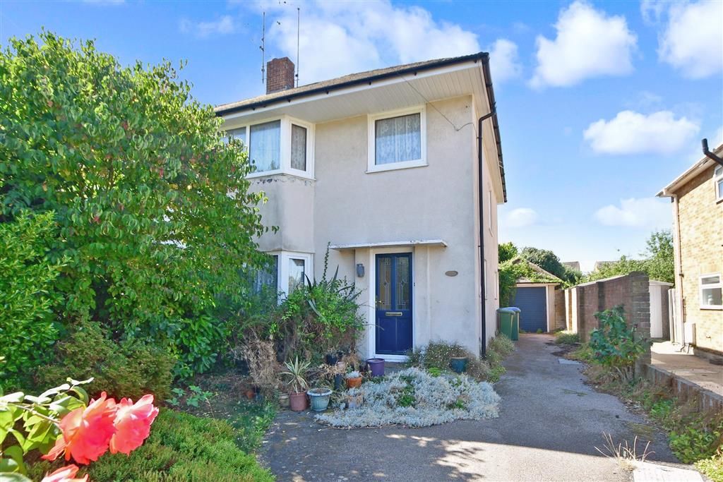3 bed semidetached house for sale in Ryecroft Drive, Horsham, West