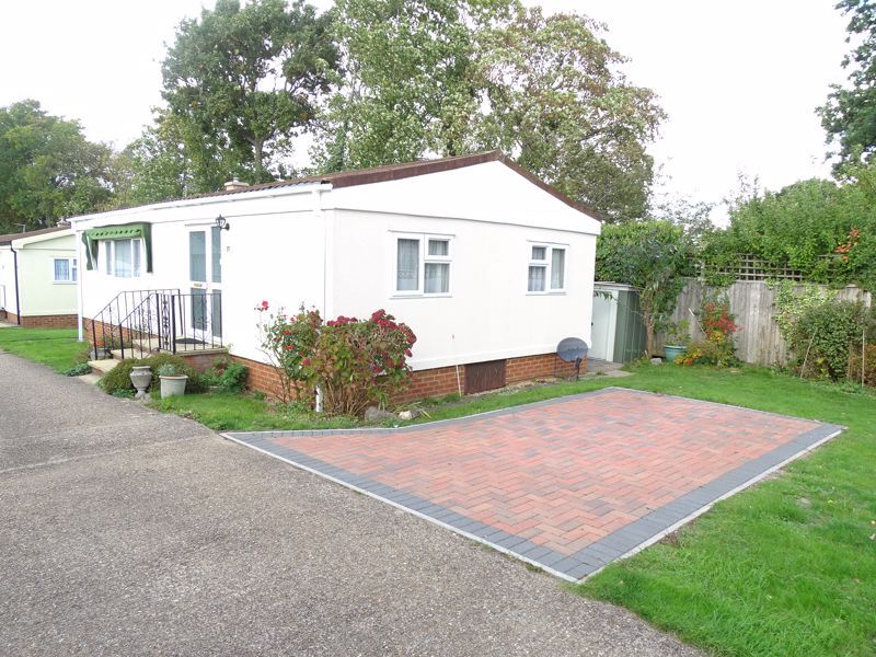 2 bed mobile/park home for sale in Arkley Park, Road, Arkley