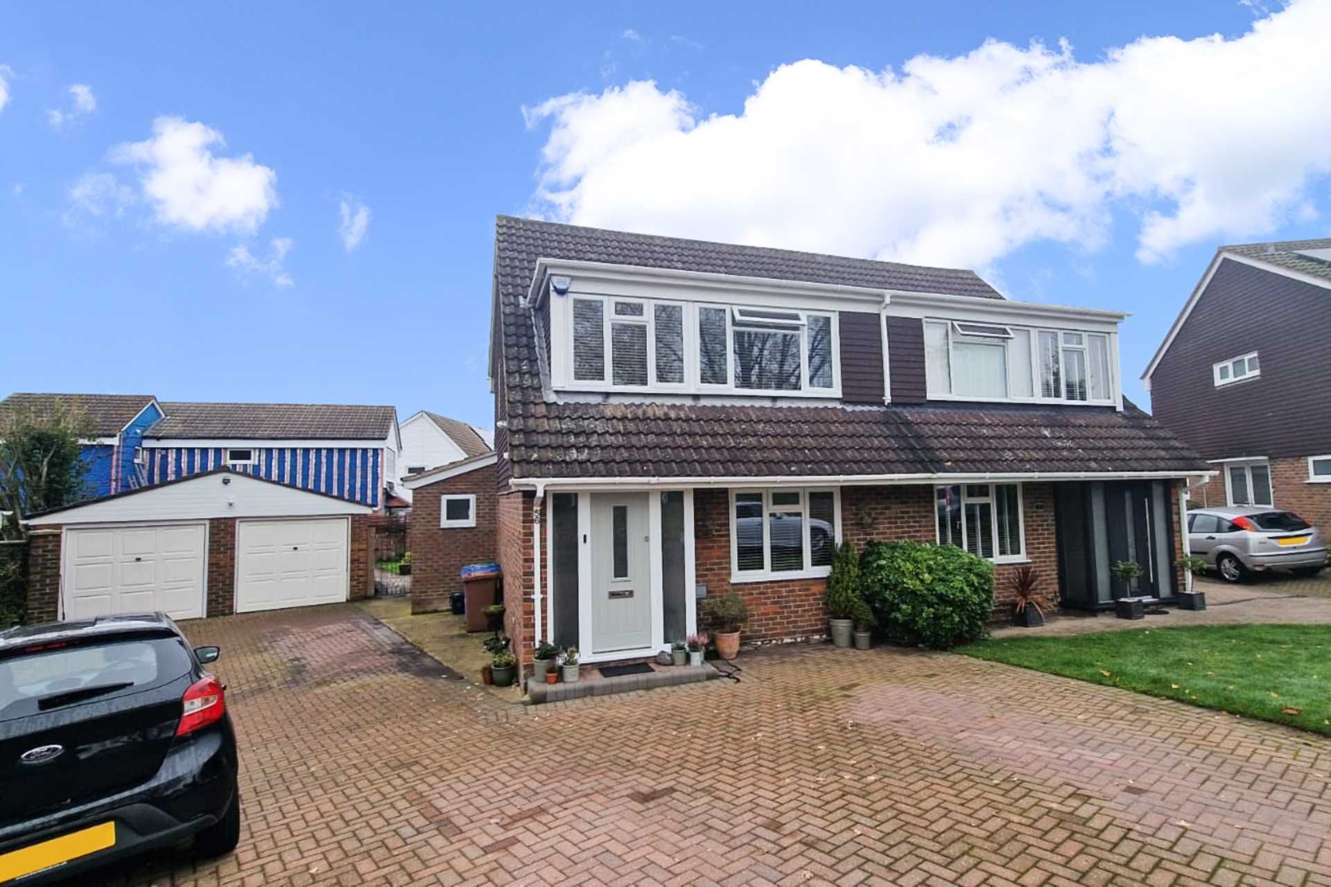 3 bed semidetached house for sale in Staplehurst, Bracknell RG12 Zoopla