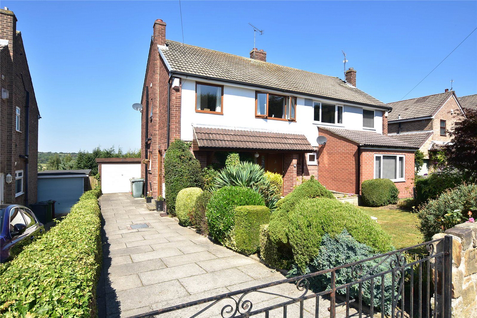 3 bed semidetached house for sale in Carr Bridge Drive, Cookridge