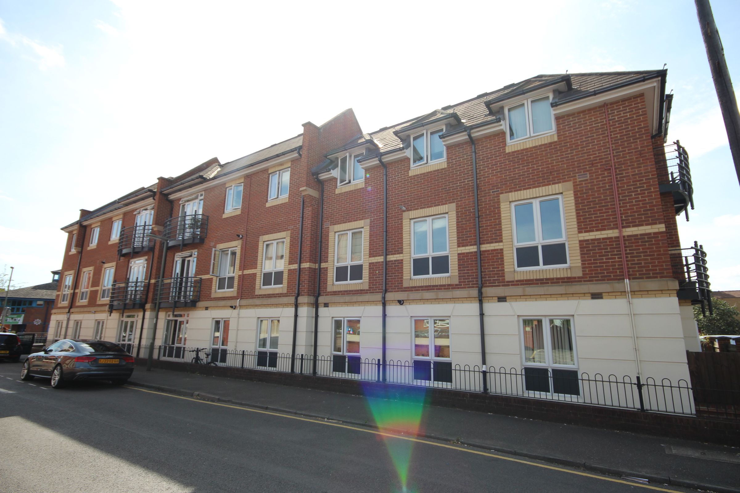 2 bed flat to rent in Denham Road, Egham TW20 Zoopla
