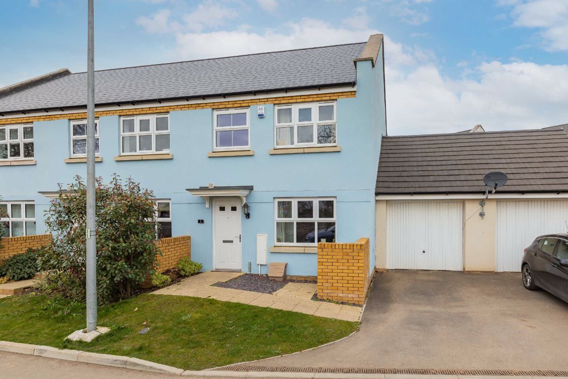 3 bed end terrace house for sale in Great Pease Park, Charlton Hayes