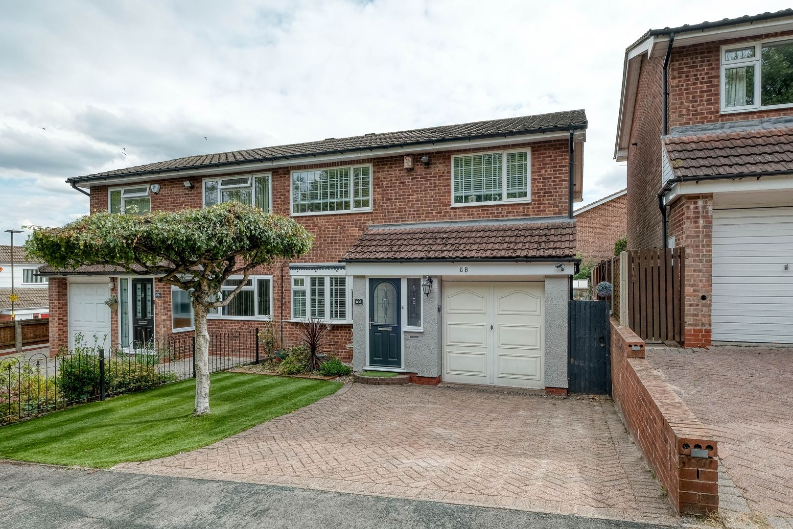 3 bed semidetached house for sale in Alderney Gardens, Kings Norton