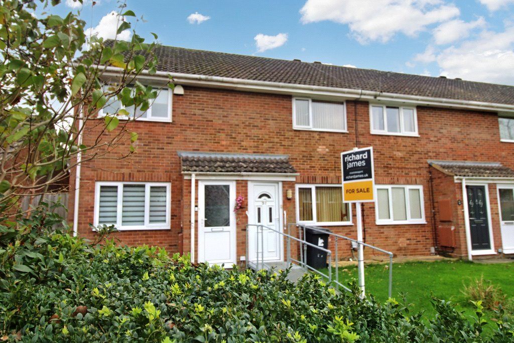 2 bed terraced house for sale in Leslie Close, Freshbrook, Swindon