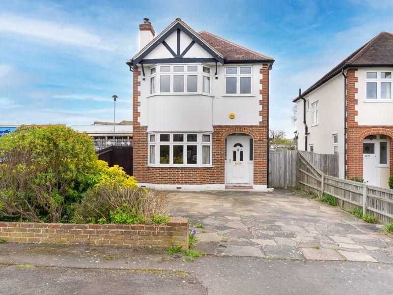 3 bed detached house to rent in Cuddington Avenue, Worcester Park KT4