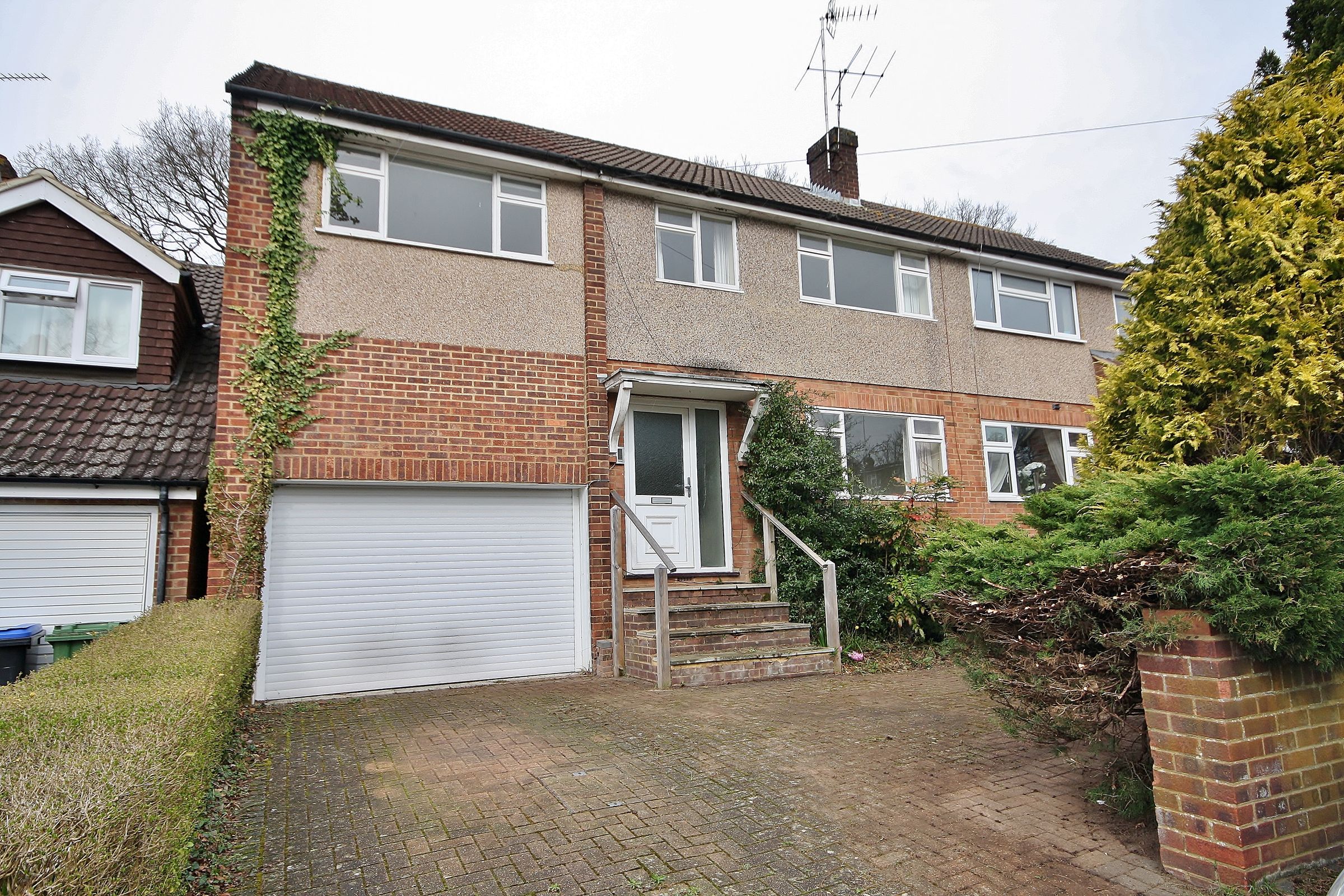 4 bed semidetached house for sale in Limewood Close, Woking GU21 Zoopla