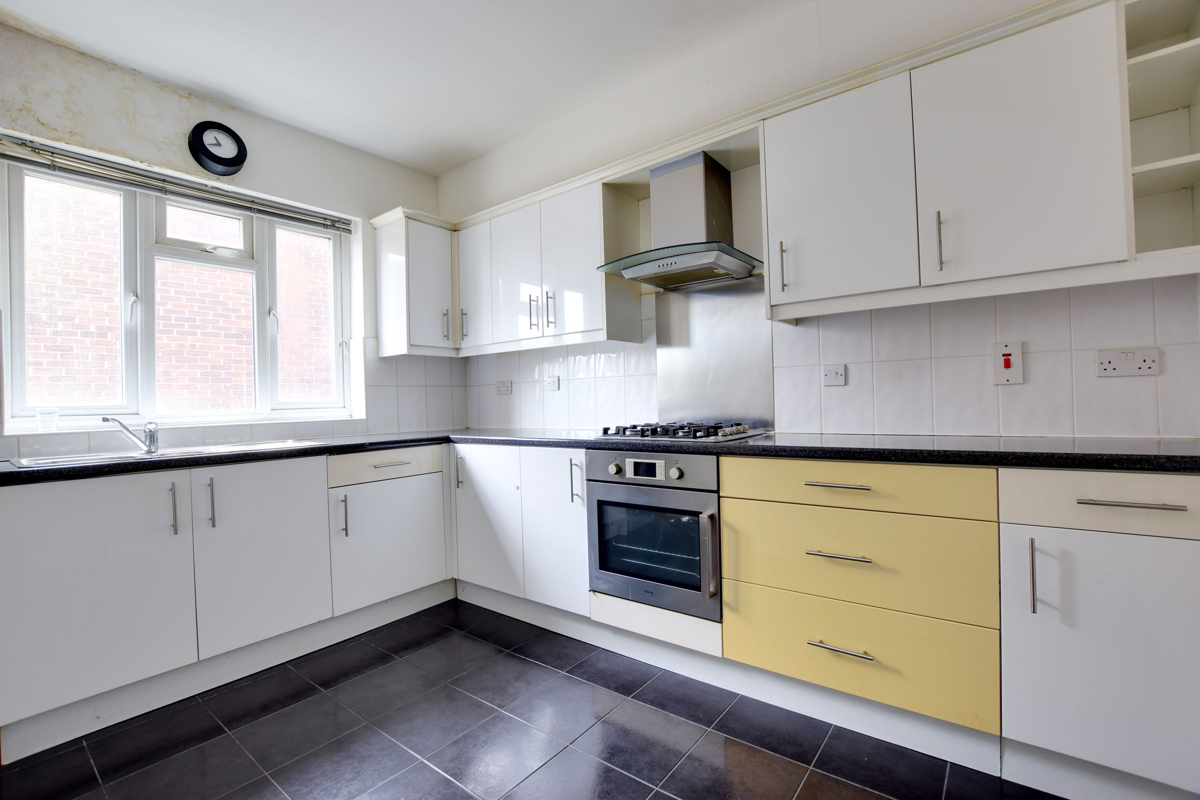 2 bed flat to rent in Odeon Parade, Rickmansworth, Hertfordshire WD3