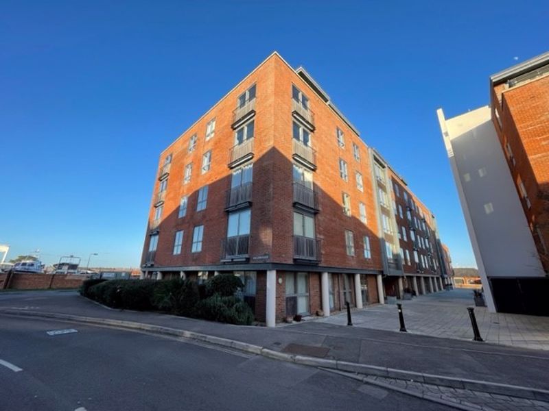 2 bed flat to rent in Galleon Place, Weevil Lane, Gosport PO12 Zoopla