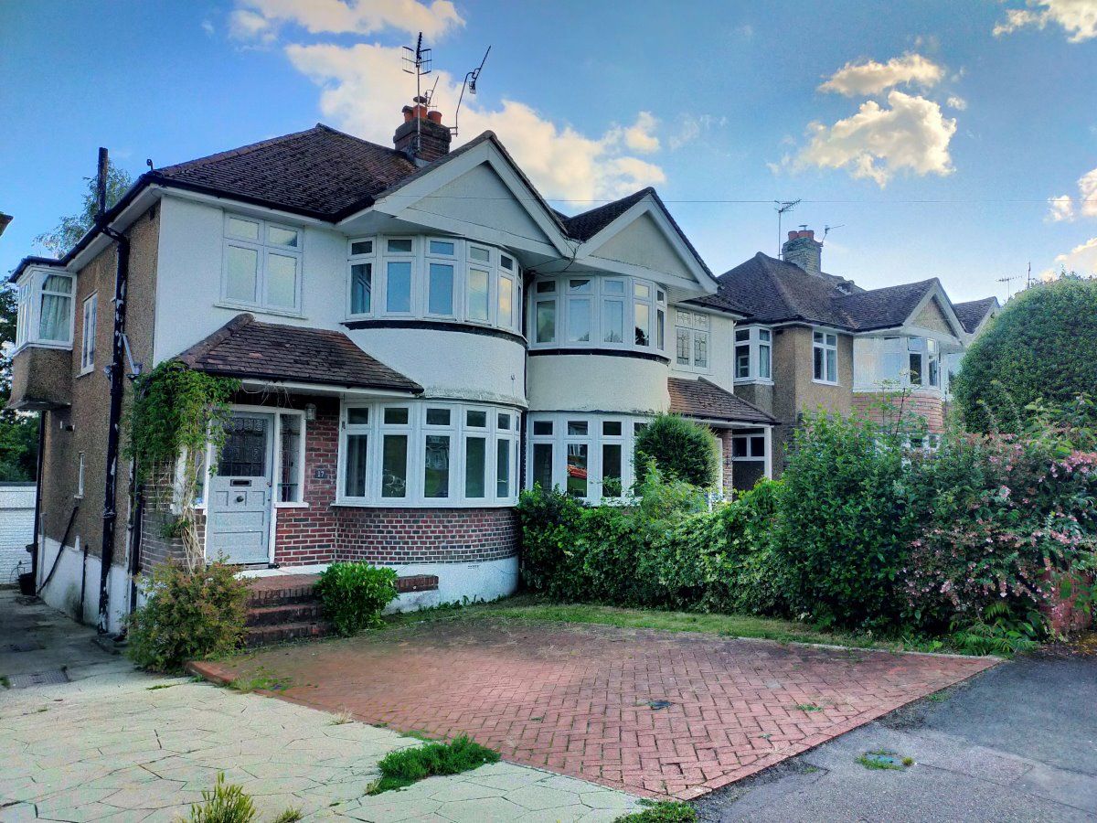 3 bed semidetached house to rent in Broadhurst Gardens, Reigate RH2