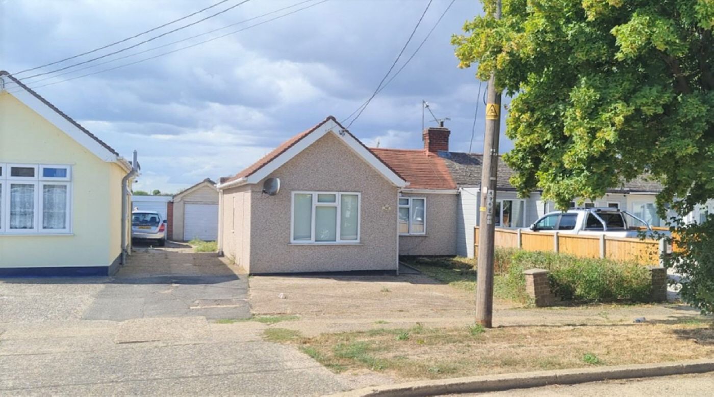 3 bed end terrace house for sale in Hawkesbury Road, Canvey Island SS8
