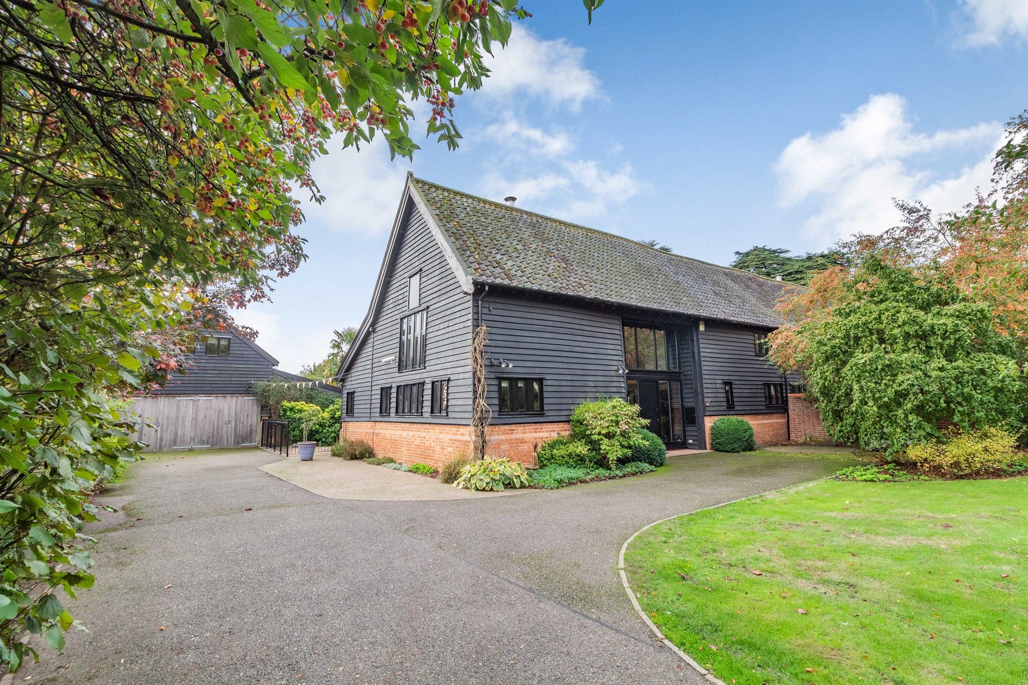 4 bed barn conversion for sale in West Street, WalshamLeWillows, Bury