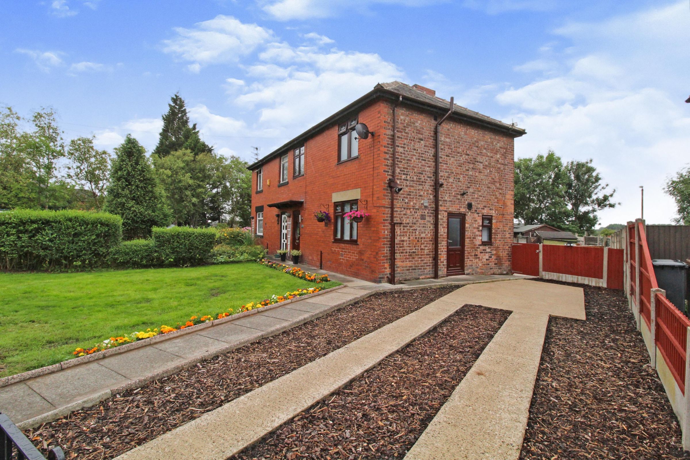 3 bed semidetached house for sale in Bickershaw Lane, Bickershaw