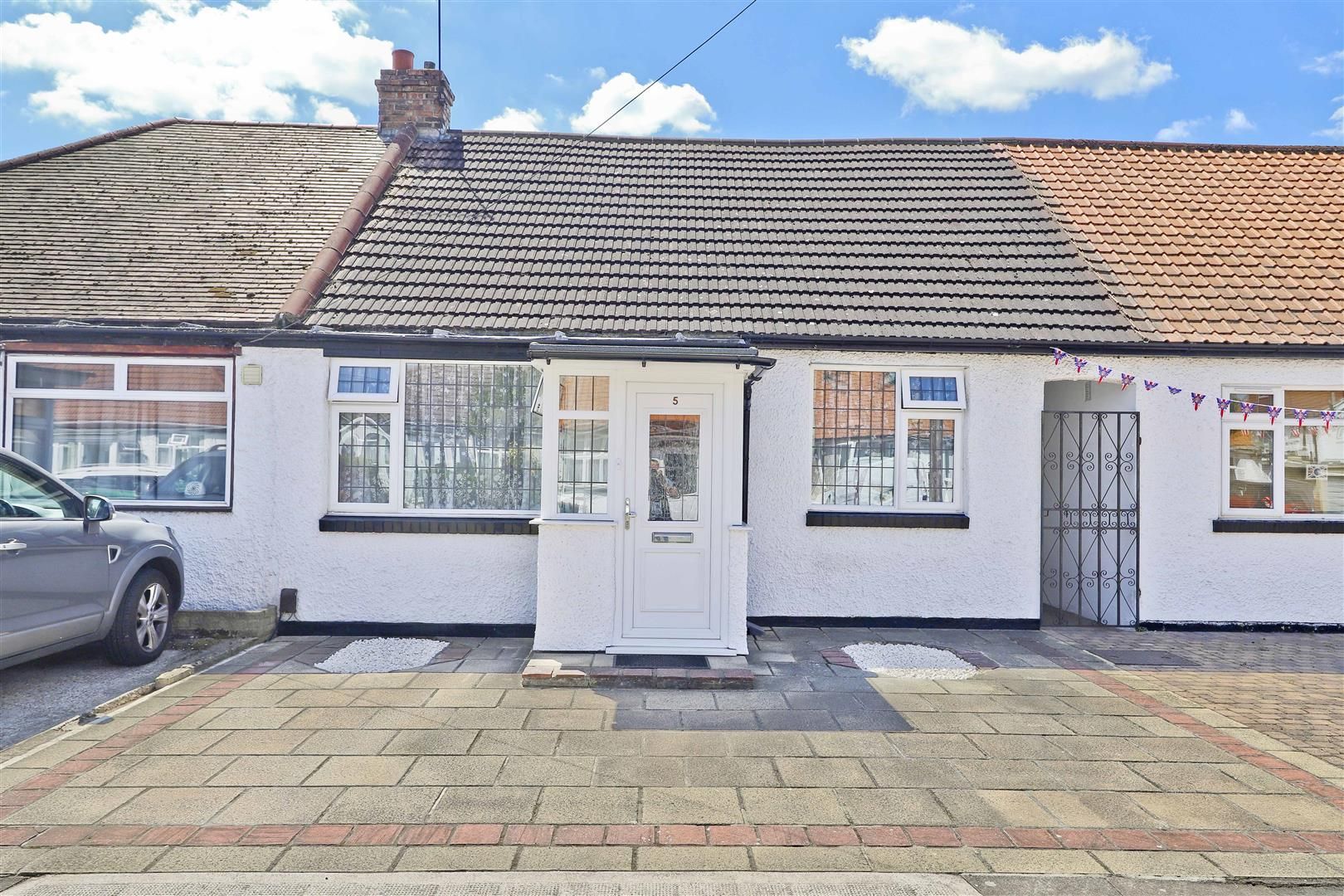 4 bed terraced bungalow for sale in Princes Park Circle, Hayes UB3 Zoopla