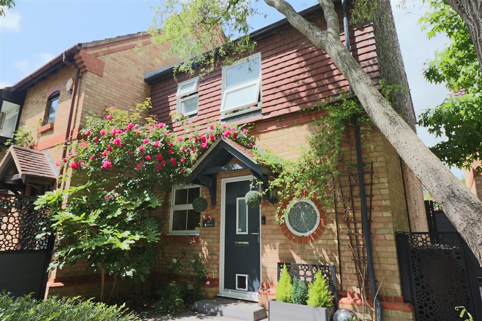 1 bed semidetached house to rent in Suffolk Drive, Burpham, Guildford