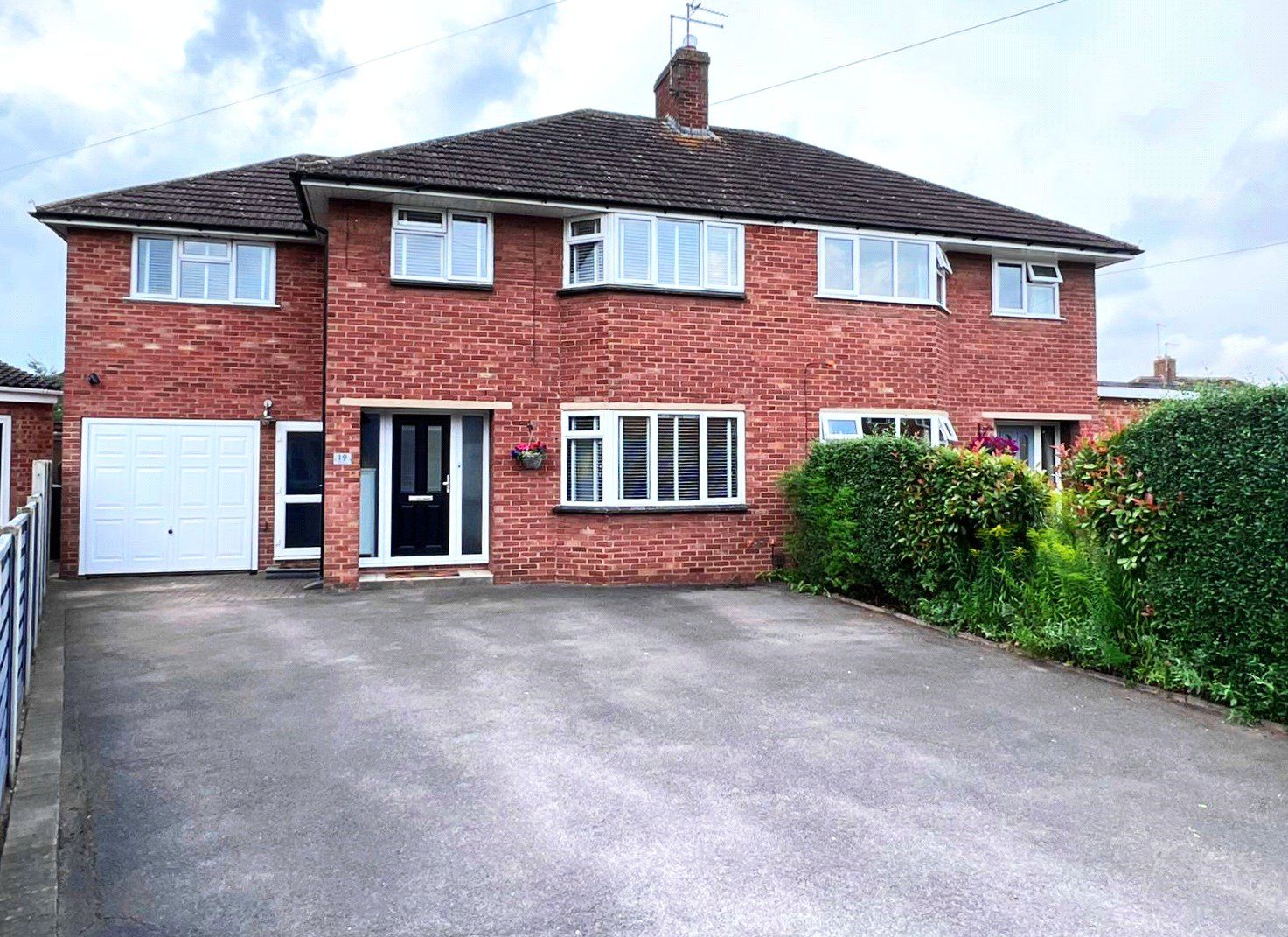 4 bed semidetached house for sale in Briars Close, Churchdown