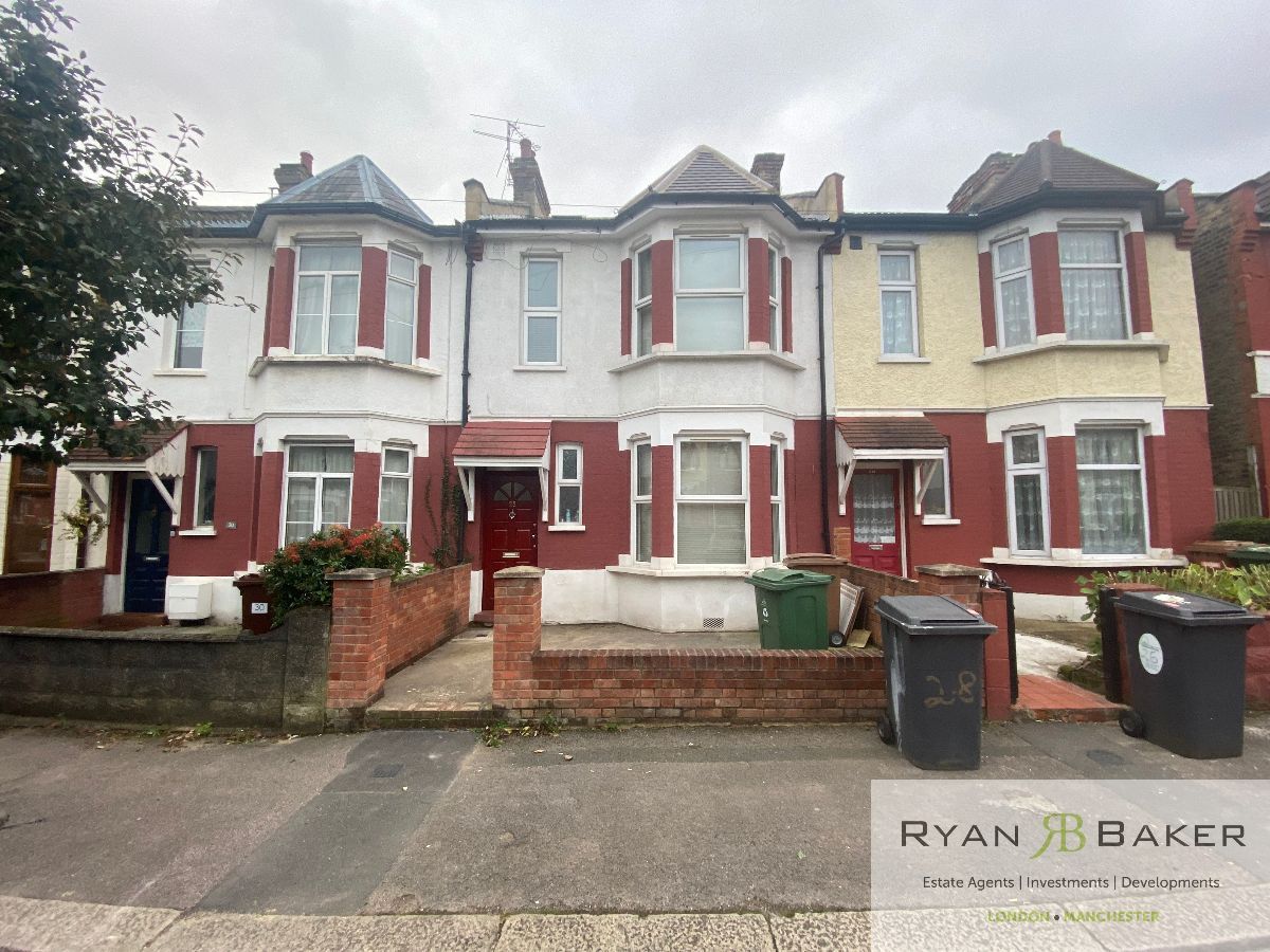 Room to rent in Liverpool Road E10, London Zoopla
