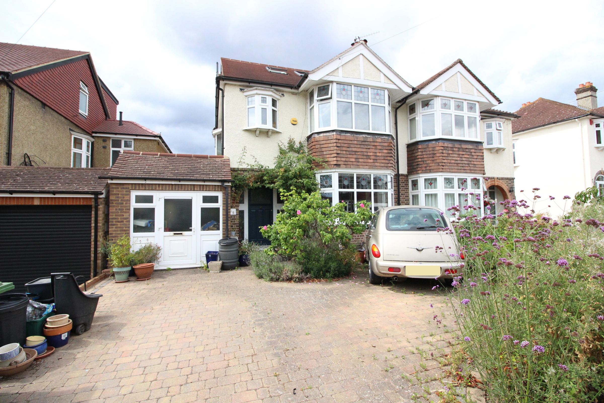 4 bed semidetached house for sale in Ruskin Drive, Worcester Park KT4