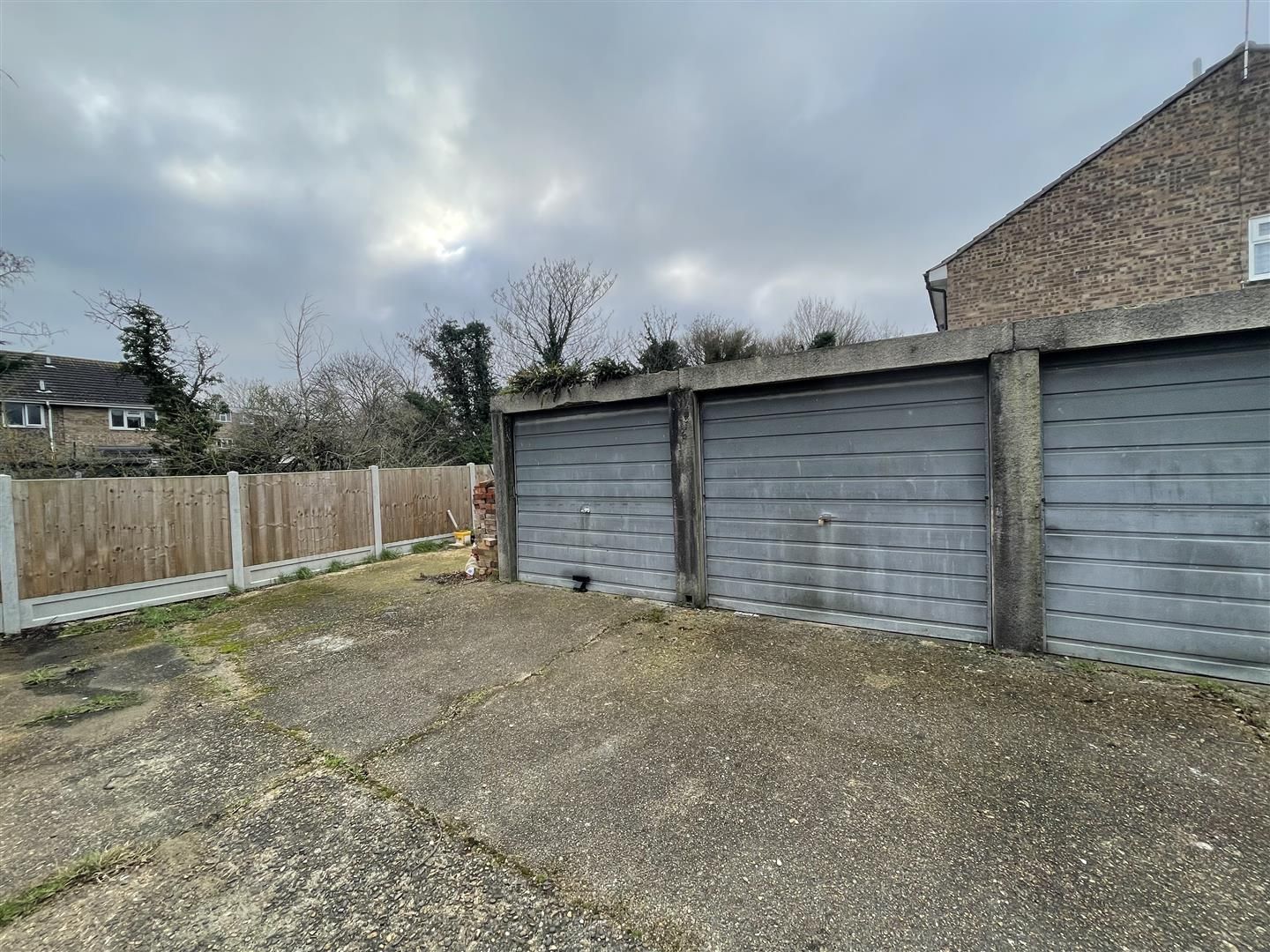 3 bed terraced house for sale in Dunstable Road, StanfordLeHope SS17