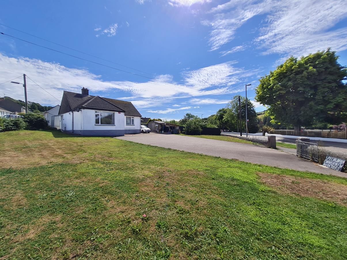 2 bed detached bungalow for sale in Park View Road, Helston TR13 Zoopla