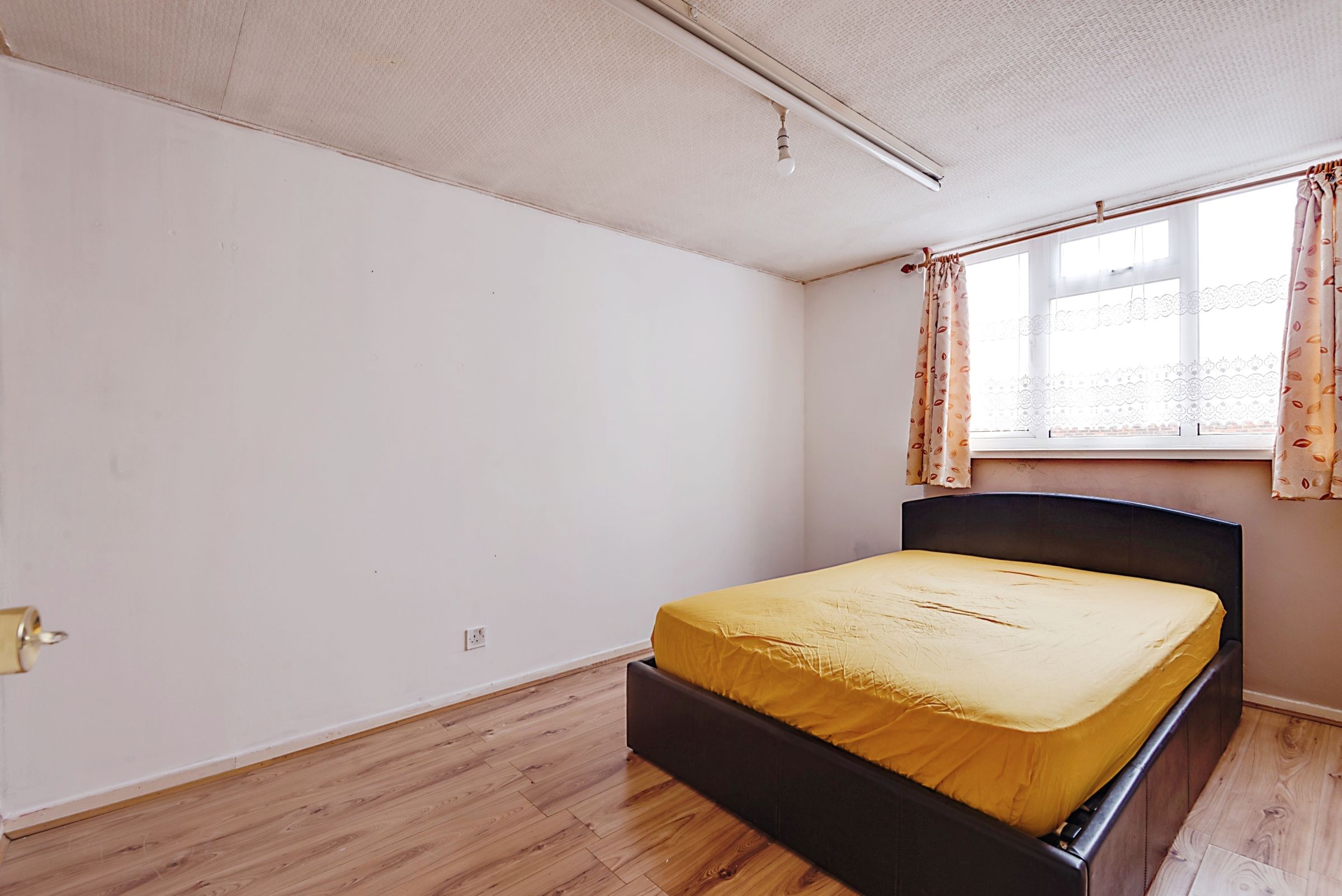 3 bed terraced house for sale in Pottery Road, Brentford TW8 Zoopla