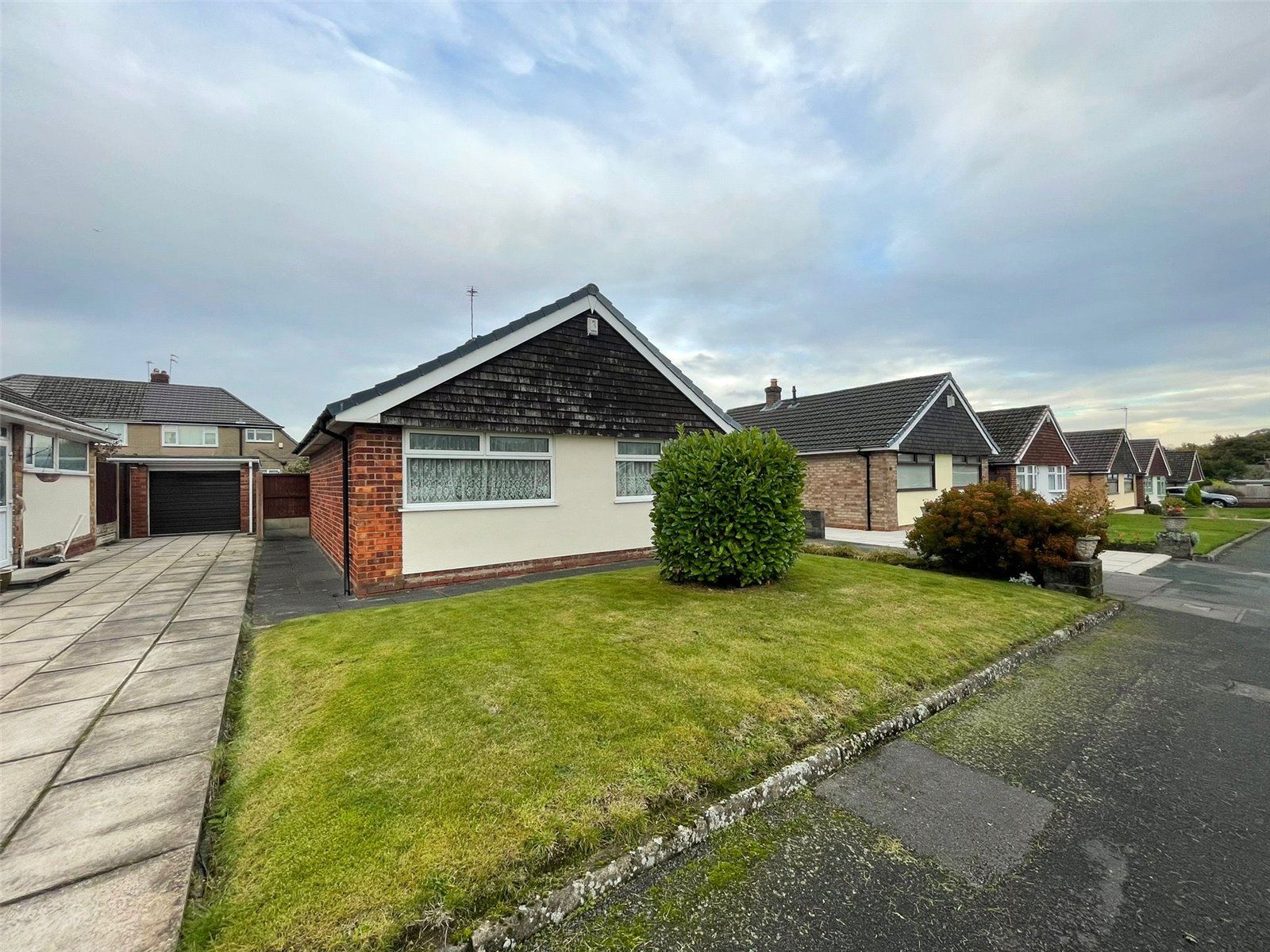 2 bed bungalow for sale in Severn Close, Billinge, Wigan, Merseyside