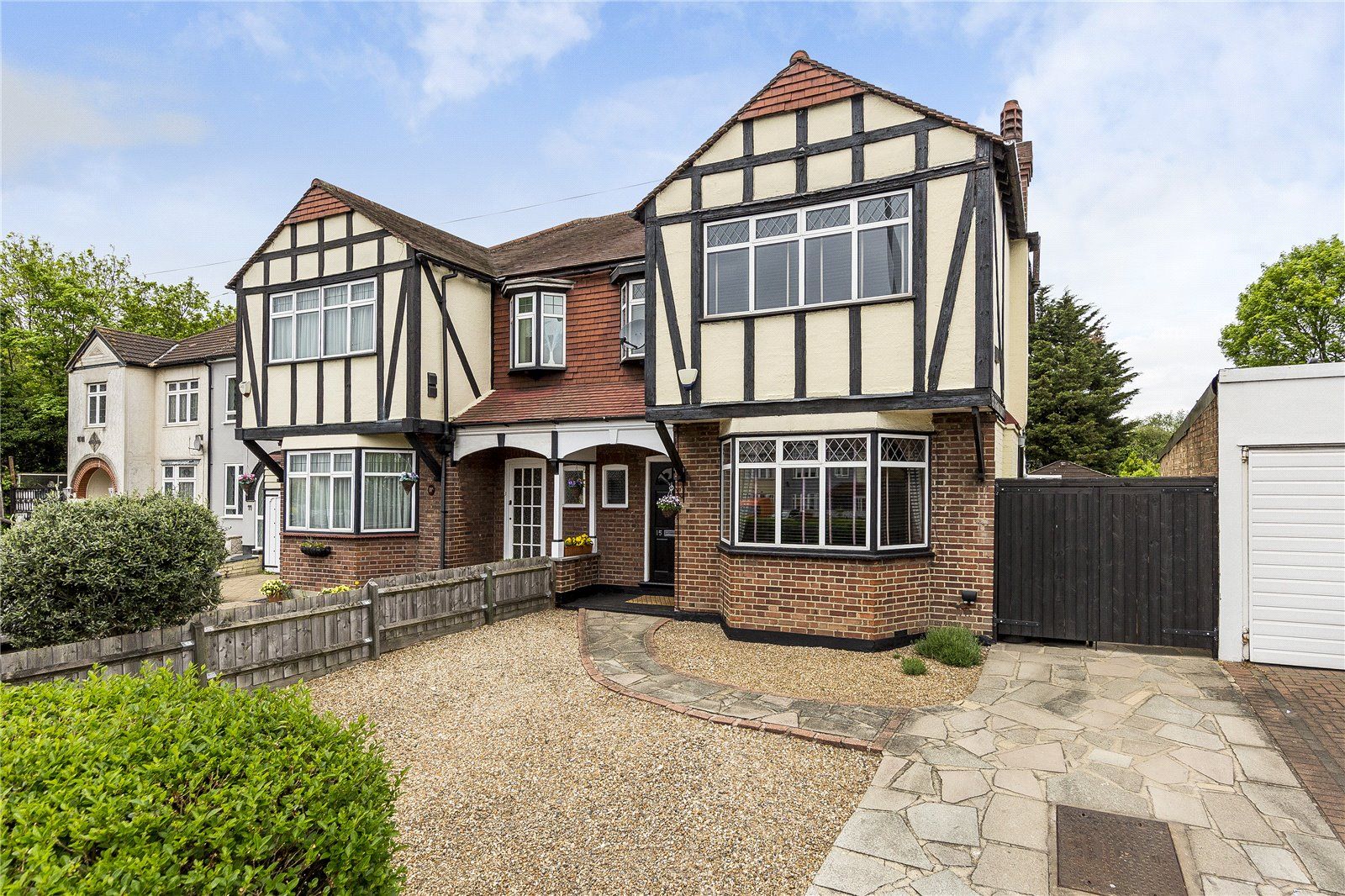 3 bed semidetached house for sale in Eastern Avenue East, Romford RM1