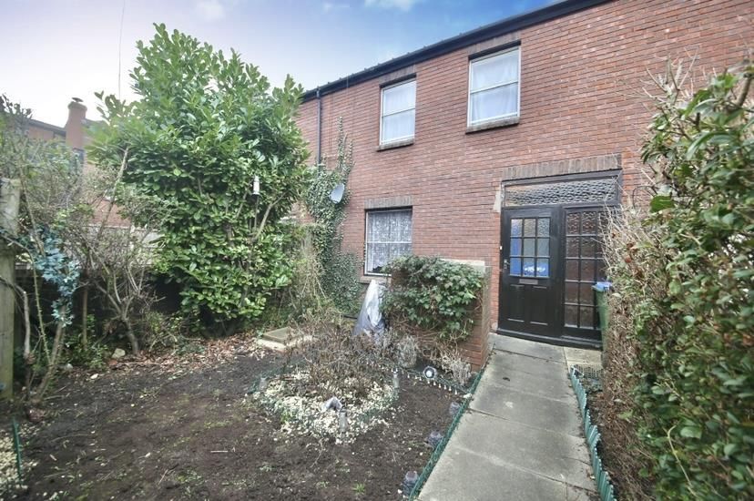 2 bed terraced house for sale in Parkway, Erith DA18 Zoopla