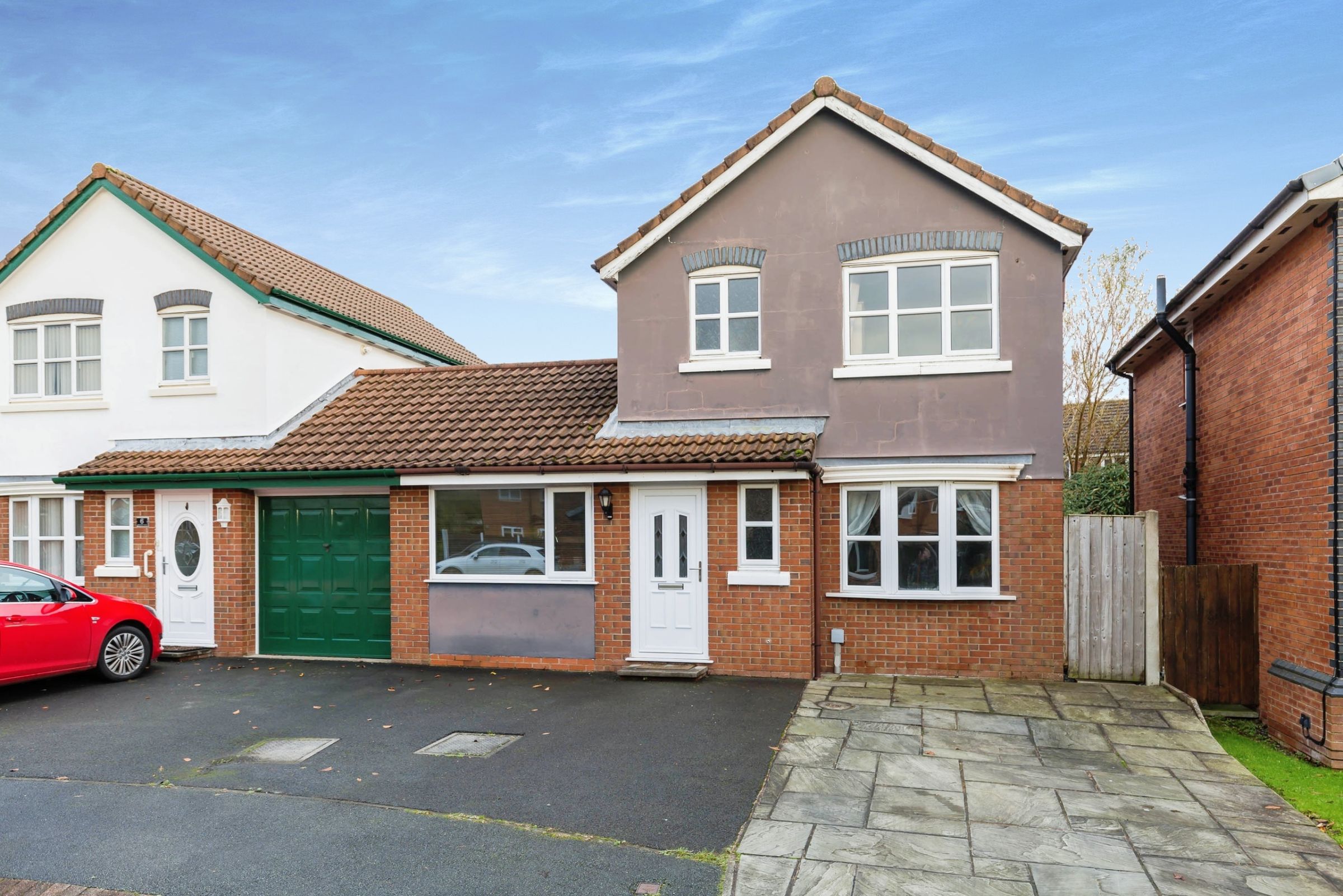 4 bed linkdetached house for sale in Meadow Vale, Leyland, Lancashire