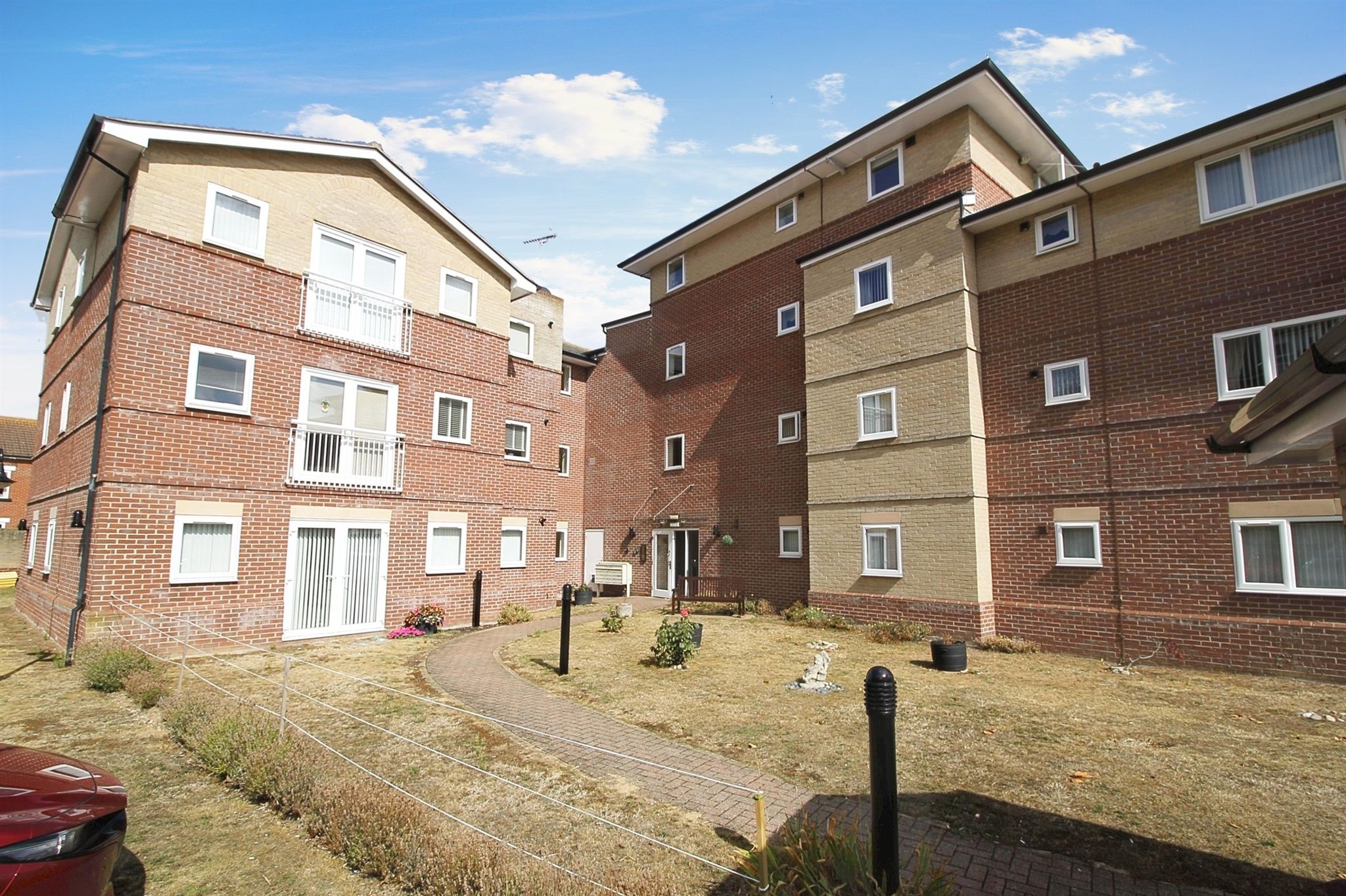 2 bed flat for sale in Vista Road, ClactonOnSea CO15 Zoopla