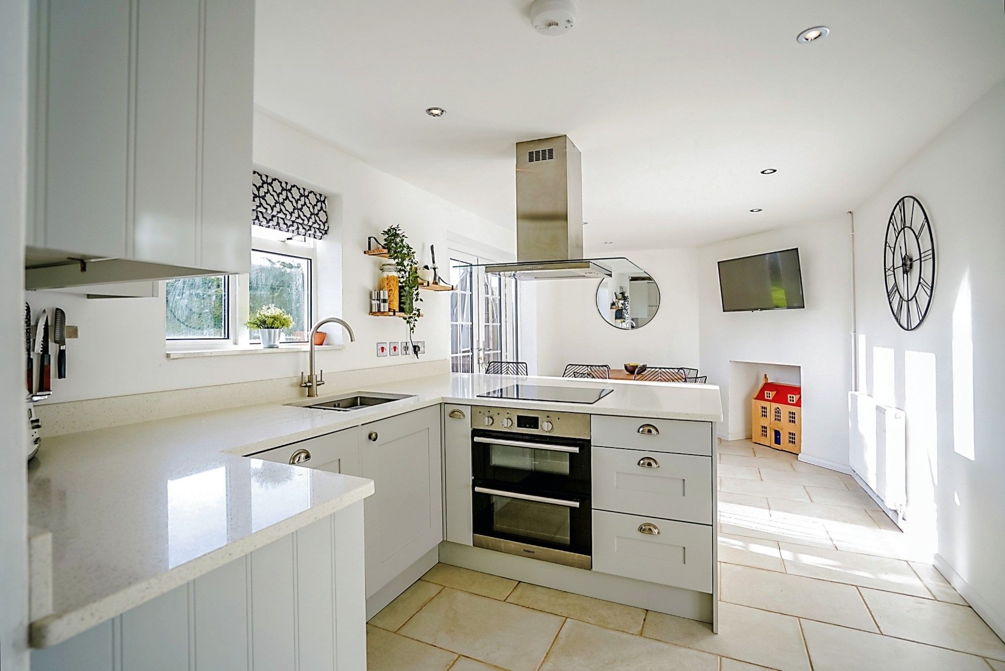 3 bed semidetached house for sale in Willis Road, Haddenham, Aylesbury