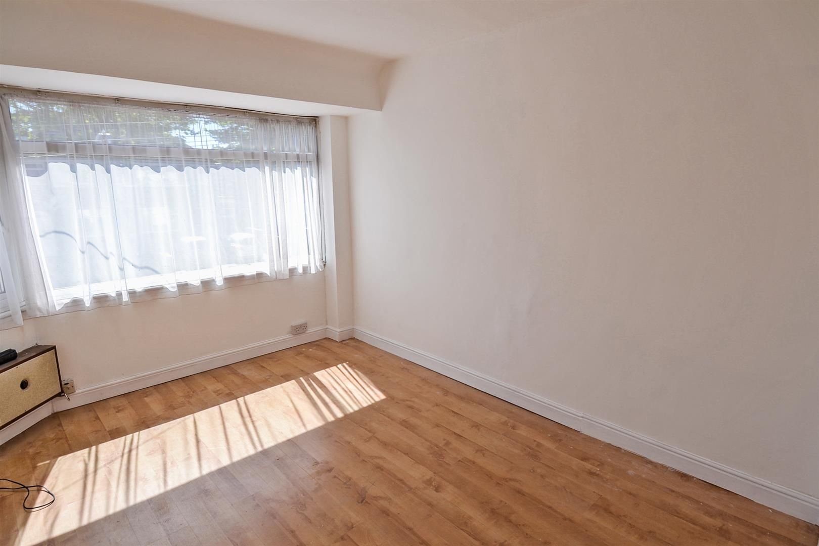 3 bed semidetached house to rent in Sunbury Road, Northfield