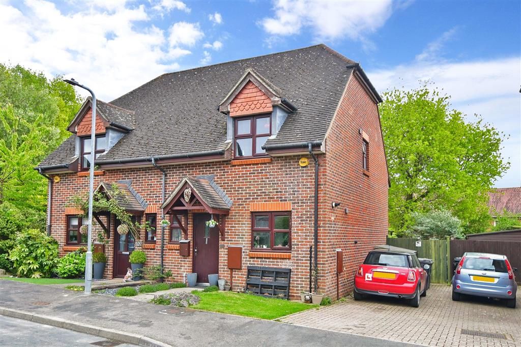 3 bed semidetached house for sale in Field End, Maresfield, Uckfield