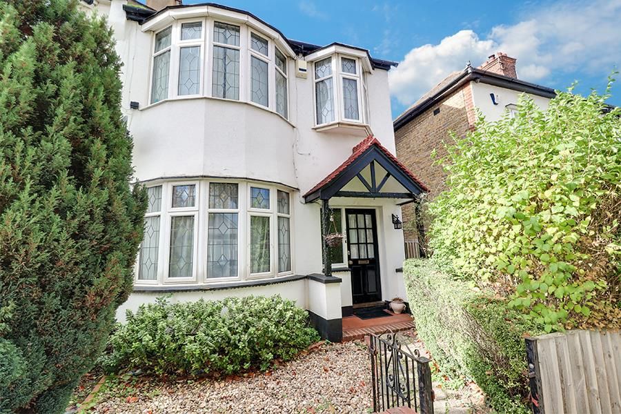 3 bed end terrace house for sale in Woodfield Park Drive SS9 Zoopla