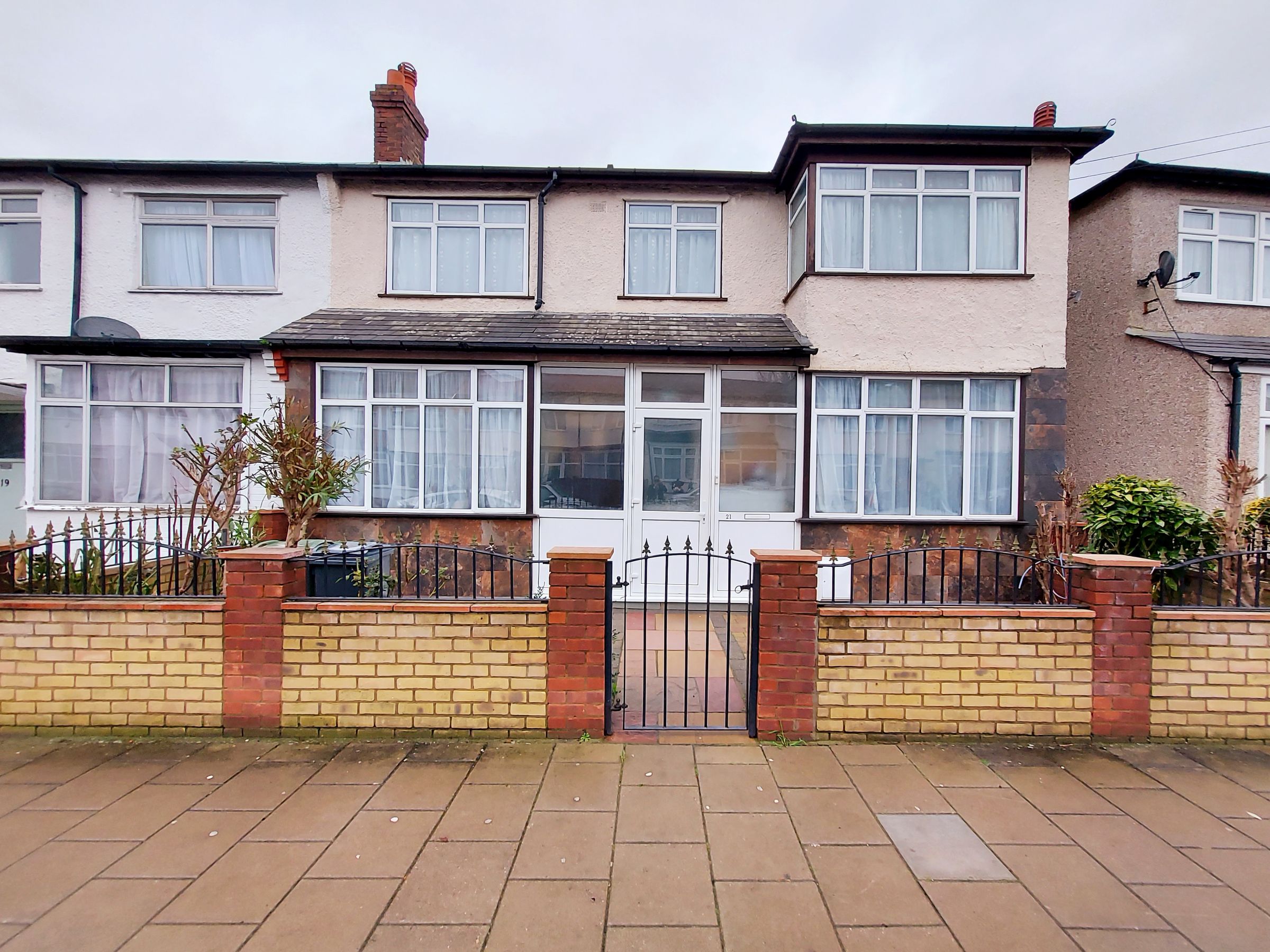 4 bed end terrace house for sale in Woodmansterne Road, Streatham SW16