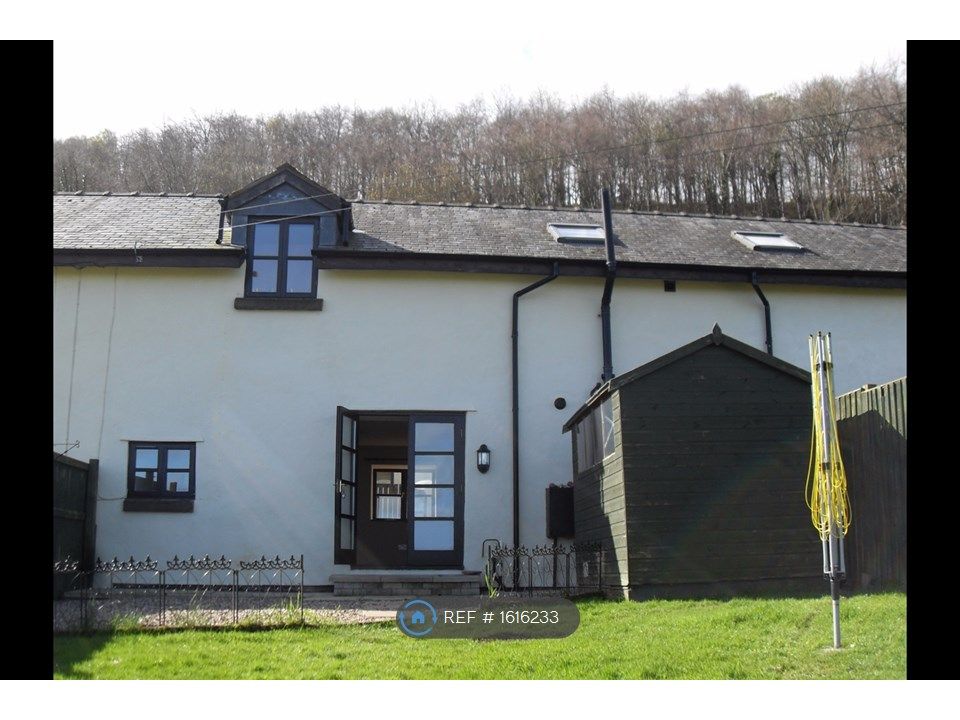 2 bed terraced house to rent in The Stables (2), St Abergele