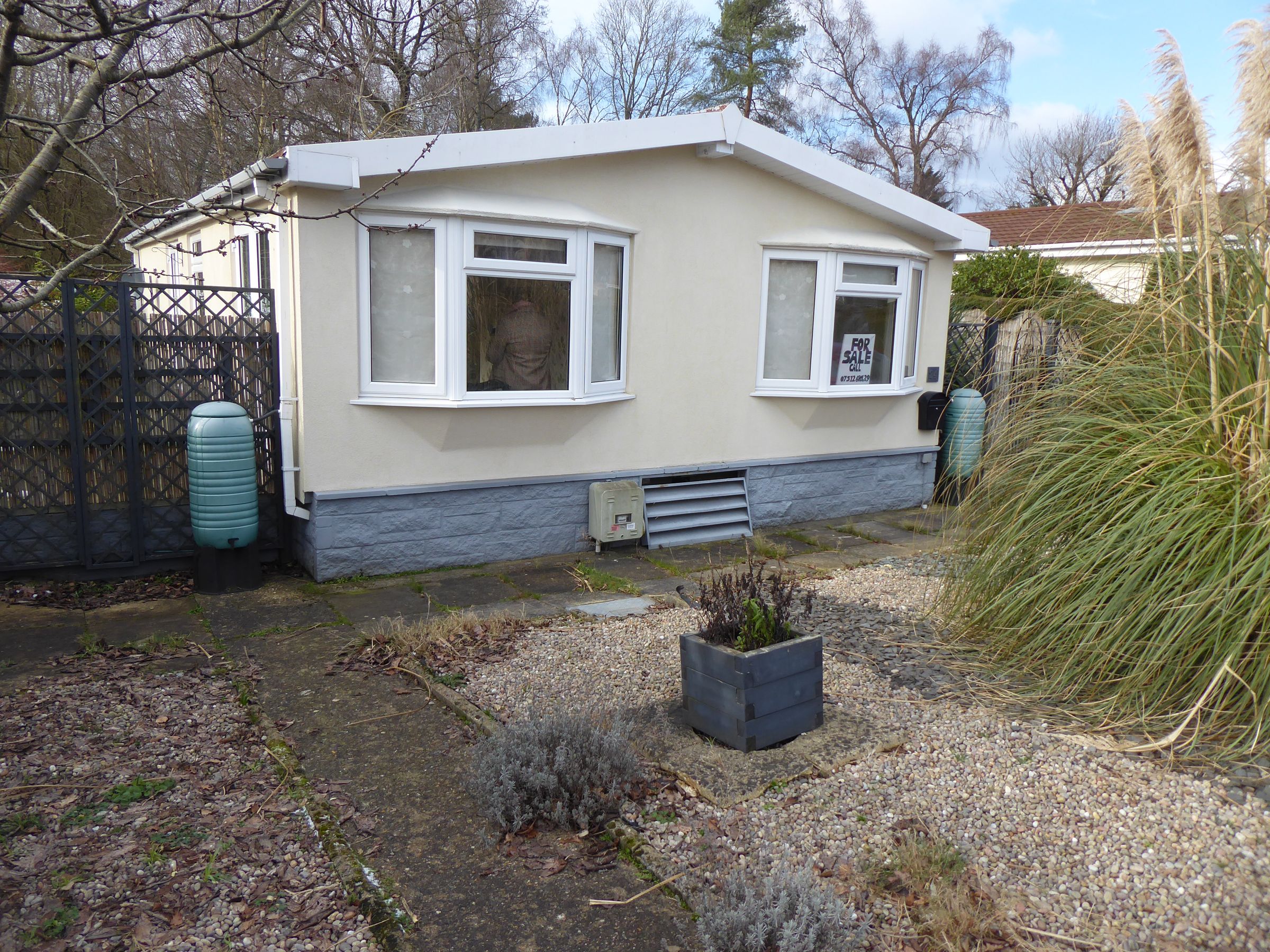 2 bed mobile/park home for sale in Warren Park, Portsmouth Road