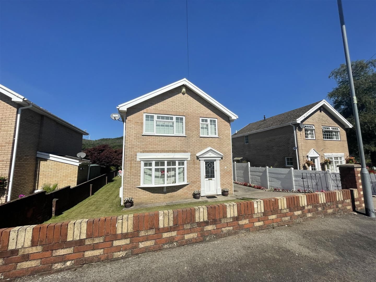 3 bed detached house for sale in Roberts Close, Glynneath, Neath SA11